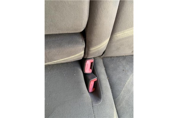 Recambio de anclaje cinturon trasero izquierdo para toyota prius (zvw30) 1.8 hybrid referencia OEM IAM 7348047060B1  