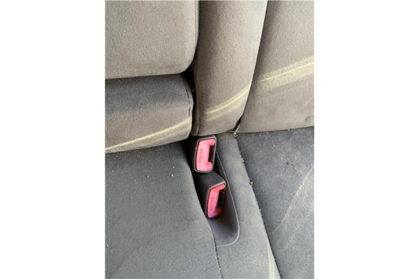 Recambio de anclaje cinturon trasero izquierdo para toyota prius (zvw30) 1.8 hybrid referencia OEM IAM 7348047060B1  