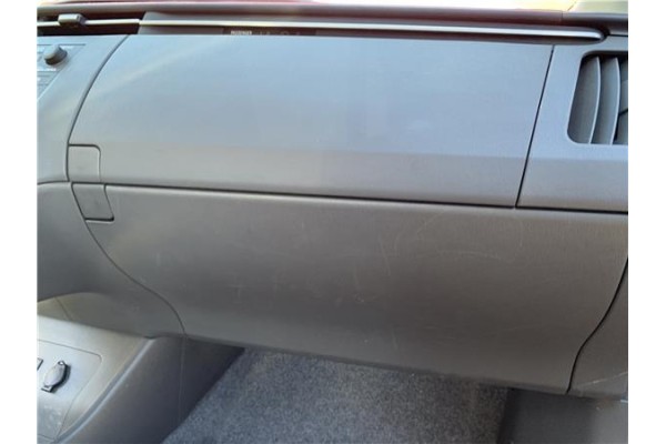 Recambio de guantera salpicadero para toyota prius (zvw30) 1.8 hybrid referencia OEM IAM 5555047080B0  