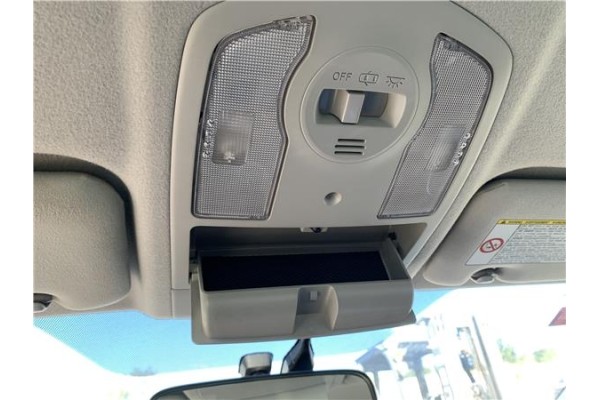 Recambio de luz delantero central techo para toyota prius (zvw30) 1.8 hybrid referencia OEM IAM 8126047150B0  