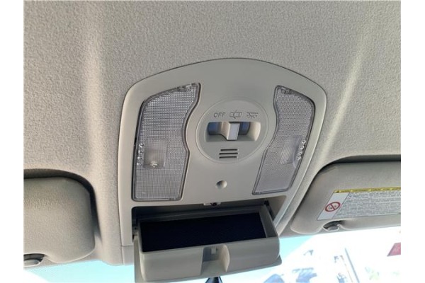 Recambio de luz delantero central techo para toyota prius (zvw30) 1.8 hybrid referencia OEM IAM 8126047150B0  