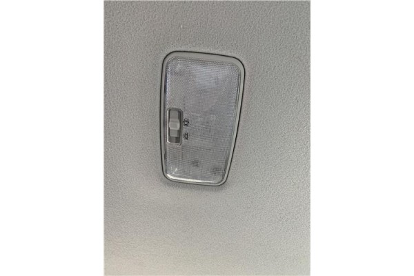 Recambio de luz trasero central techo para toyota prius (zvw30) 1.8 hybrid referencia OEM IAM 8124060060B0  
