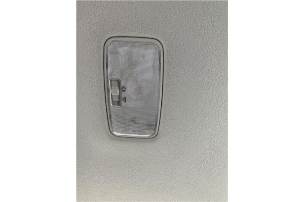 Recambio de luz trasero central techo para toyota prius (zvw30) 1.8 hybrid referencia OEM IAM 8124060060B0  