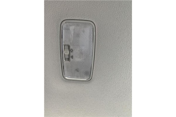 Recambio de luz trasero central techo para toyota prius (zvw30) 1.8 hybrid referencia OEM IAM 8124060060B0  