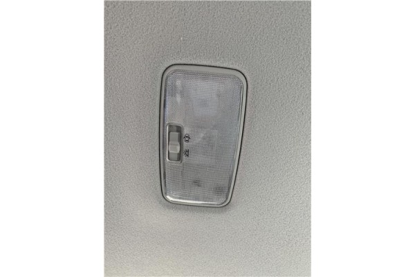 Recambio de luz trasero central techo para toyota prius (zvw30) 1.8 hybrid referencia OEM IAM 8124060060B0  