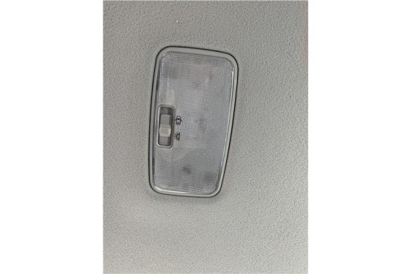 Recambio de luz trasero central techo para toyota prius (zvw30) 1.8 hybrid referencia OEM IAM 8124060060B0  