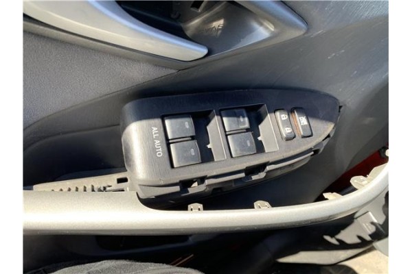 Recambio de mando elevalunas delantero izquierdo para toyota prius (zvw30) 1.8 hybrid referencia OEM IAM 8404033100 4,35E+102 