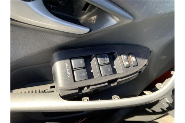 Recambio de mando elevalunas delantero izquierdo para toyota prius (zvw30) 1.8 hybrid referencia OEM IAM 8404033100 4,35E+102 