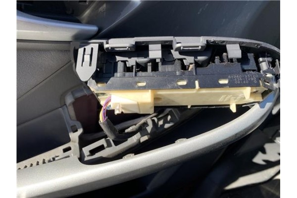 Recambio de mando elevalunas delantero izquierdo para toyota prius (zvw30) 1.8 hybrid referencia OEM IAM 8404033100 4,35E+102 