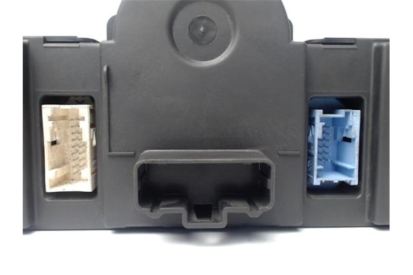 Recambio de mandos climatizador para renault scenic ii (jm) 1.5 dci (jm1f) referencia OEM IAM 7701208975  