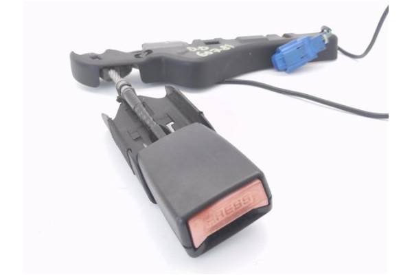 Recambio de anclaje cinturon delantero derecho para citroen c3 1.4 i referencia OEM IAM 9639873877 TRW33022955 
