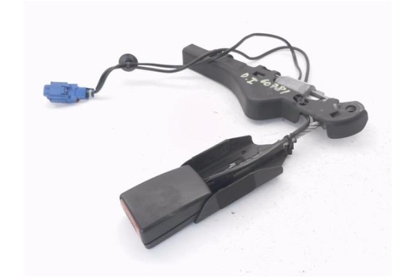 Recambio de anclaje cinturon delantero izquierdo para citroen c3 1.4 i referencia OEM IAM 9640676877 TRW33022955 