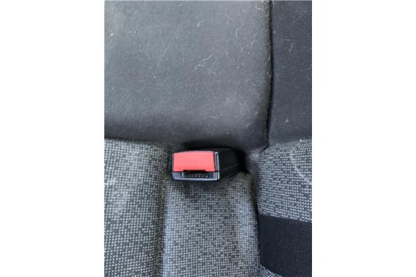 Recambio de anclaje cinturon trasero izquierdo para bmw serie 3 berlina (e90) 3.0 330d referencia OEM IAM 72117211595  