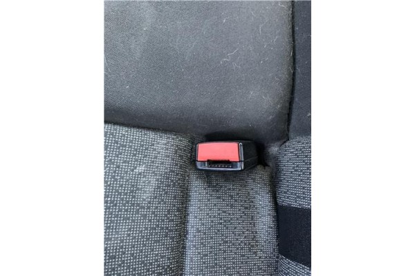 Recambio de anclaje cinturon trasero izquierdo para bmw serie 3 berlina (e90) 3.0 330d referencia OEM IAM 72117211595  