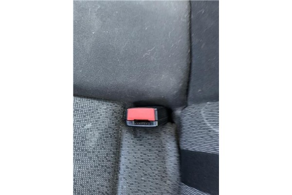 Recambio de anclaje cinturon trasero izquierdo para bmw serie 3 berlina (e90) 3.0 330d referencia OEM IAM 72117211595  