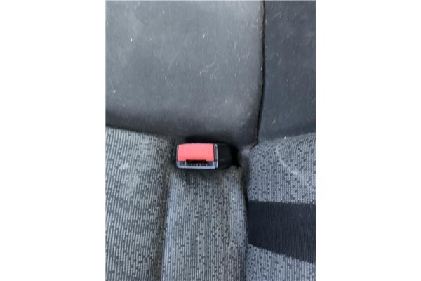 Recambio de anclaje cinturon trasero izquierdo para bmw serie 3 berlina (e90) 3.0 330d referencia OEM IAM 72117211595  