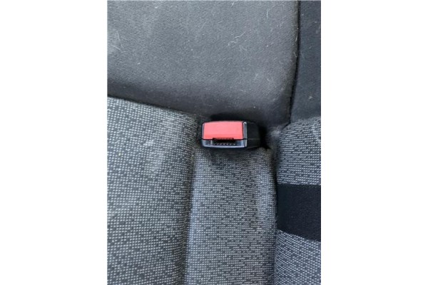 Recambio de anclaje cinturon trasero izquierdo para bmw serie 3 berlina (e90) 3.0 330d referencia OEM IAM 72117211595  