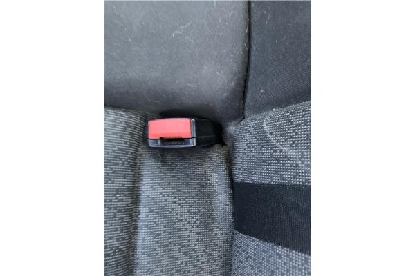 Recambio de anclaje cinturon trasero izquierdo para bmw serie 3 berlina (e90) 3.0 330d referencia OEM IAM 72117211595  