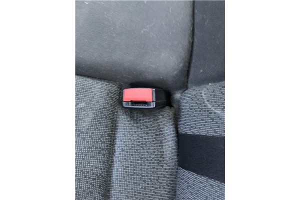 Recambio de anclaje cinturon trasero izquierdo para bmw serie 3 berlina (e90) 3.0 330d referencia OEM IAM 72117211595  