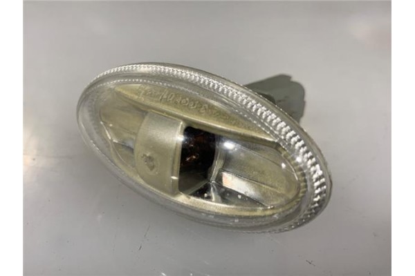 Recambio de piloto intermitente lat. delantero derecho para peugeot 407 sw 2.0 hdi 135 referencia OEM IAM   