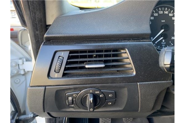 Recambio de rejilla entrada de aire para bmw serie 3 berlina (e90) 3.0 330d referencia OEM IAM 64229130459  