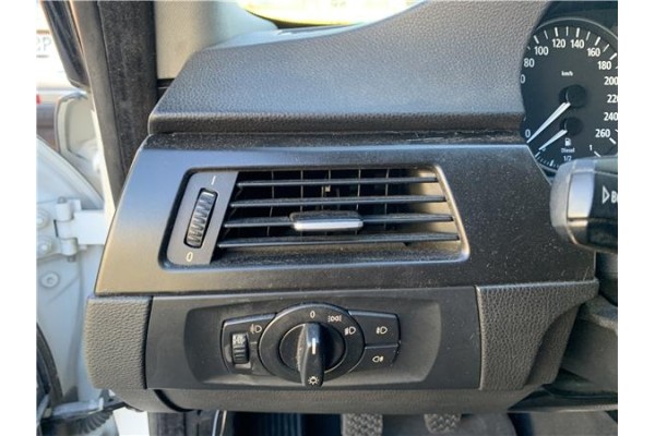 Recambio de rejilla entrada de aire para bmw serie 3 berlina (e90) 3.0 330d referencia OEM IAM 64229130459  