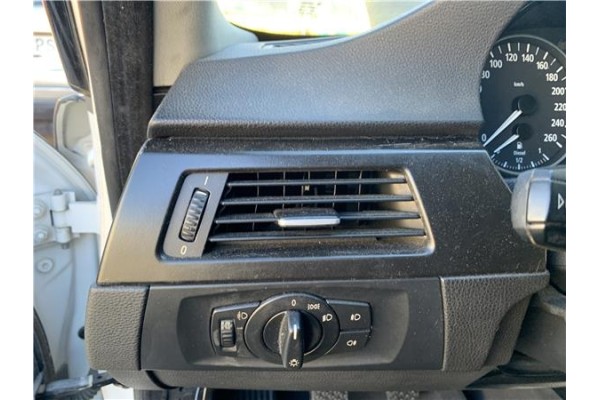 Recambio de rejilla entrada de aire para bmw serie 3 berlina (e90) 3.0 330d referencia OEM IAM 64229130459  