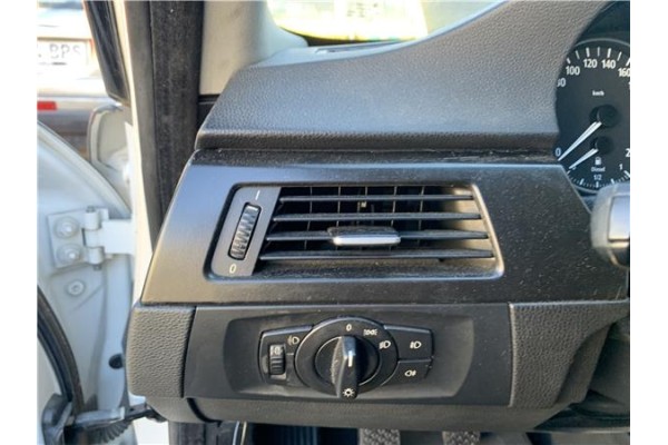 Recambio de rejilla entrada de aire para bmw serie 3 berlina (e90) 3.0 330d referencia OEM IAM 64229130459  