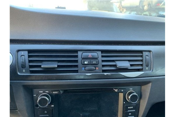 Recambio de rejilla entrada de aire para bmw serie 3 berlina (e90) 3.0 330d referencia OEM IAM 64229130458  