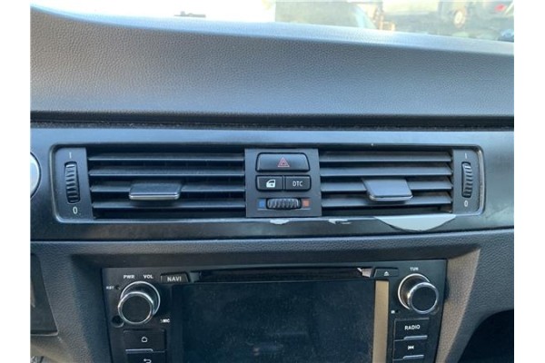 Recambio de rejilla entrada de aire para bmw serie 3 berlina (e90) 3.0 330d referencia OEM IAM 64229130458  