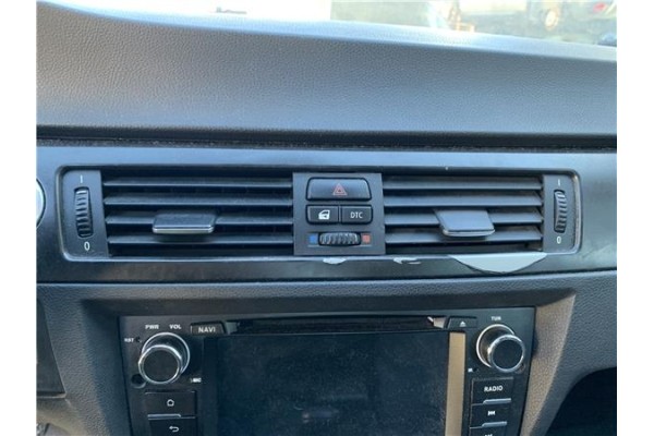 Recambio de rejilla entrada de aire para bmw serie 3 berlina (e90) 3.0 330d referencia OEM IAM 64229130458  