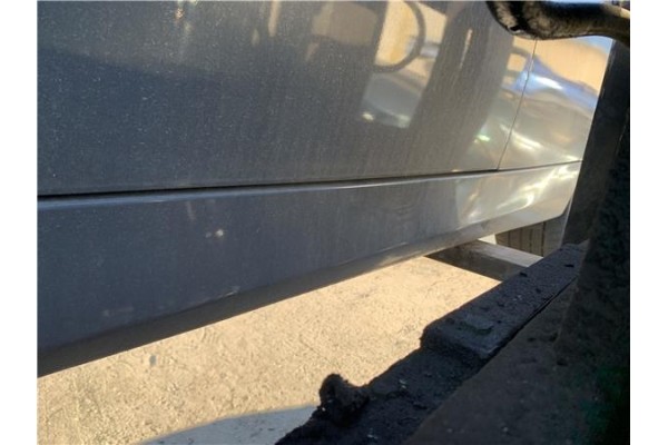 Recambio de spoiler talonera lat. izquierda para bmw serie 3 berlina (e90) 3.0 330d referencia OEM IAM 51777164795  