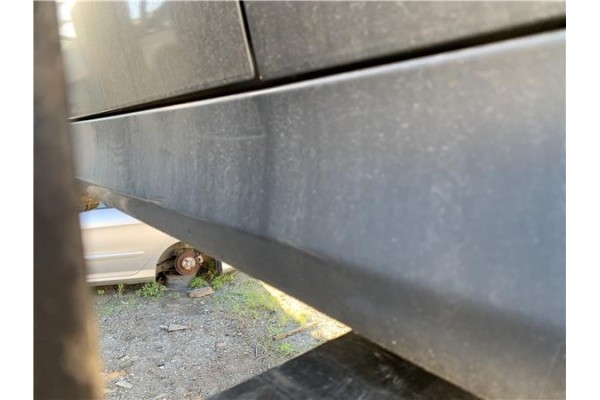 Recambio de spoiler talonera lat. izquierda para bmw serie 3 berlina (e90) 3.0 330d referencia OEM IAM 51777164795  