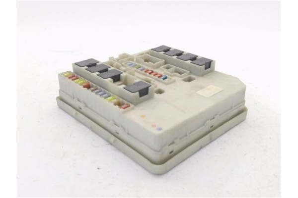 Recambio de caja fusibles/rele para renault clio iii 1.5 dci (br17, cr17) referencia OEM IAM 674660  