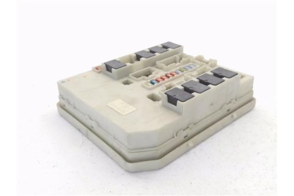 Recambio de caja fusibles/rele para renault clio iii 1.5 dci (br17, cr17) referencia OEM IAM 674660  