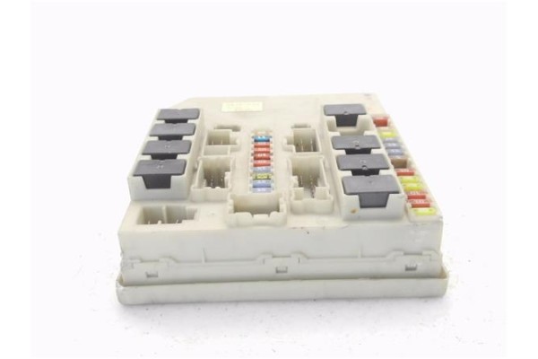 Recambio de caja fusibles/rele para renault clio iii 1.5 dci (br17, cr17) referencia OEM IAM 674660  