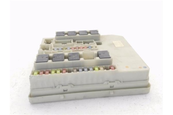 Recambio de caja fusibles/rele para renault clio iii 1.5 dci (br17, cr17) referencia OEM IAM 674660  
