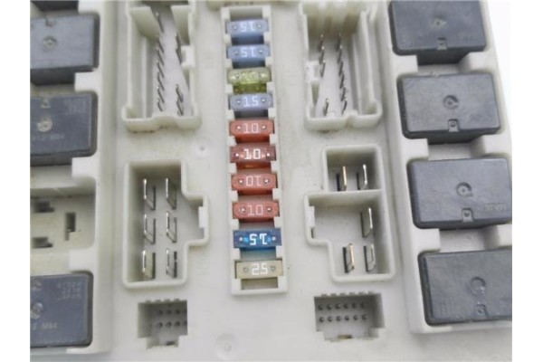 Recambio de caja fusibles/rele para renault clio iii 1.5 dci (br17, cr17) referencia OEM IAM 674660  