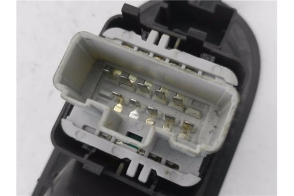 Recambio de mando elevalunas delantero izquierdo para renault clio iii 1.5 dci (br17, cr17) referencia OEM IAM 8200356513  