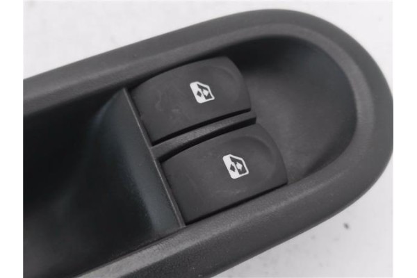 Recambio de mando elevalunas delantero izquierdo para renault clio iii 1.5 dci (br17, cr17) referencia OEM IAM 8200356513  