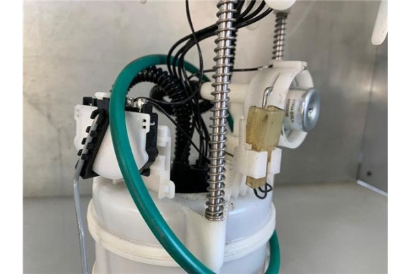 Recambio de bomba combustible para peugeot 3008 1.6 pure tech referencia OEM IAM 9844377780  