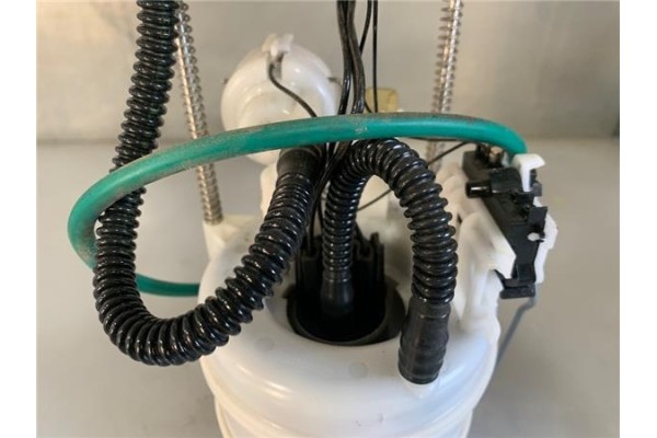 Recambio de bomba combustible para peugeot 3008 1.6 pure tech referencia OEM IAM 9844377780  