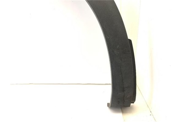 Recambio de moldura aleta trasero derecha para peugeot 3008 1.6 pure tech referencia OEM IAM 9825289077  