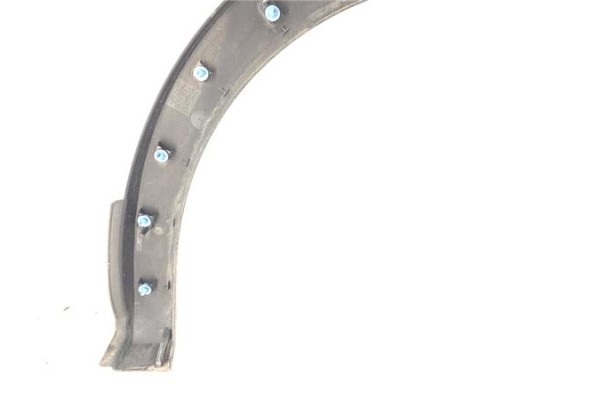 Recambio de moldura aleta trasero derecha para peugeot 3008 1.6 pure tech referencia OEM IAM 9825289077  