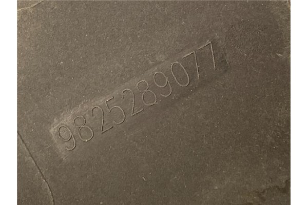 Recambio de moldura aleta trasero derecha para peugeot 3008 1.6 pure tech referencia OEM IAM 9825289077  
