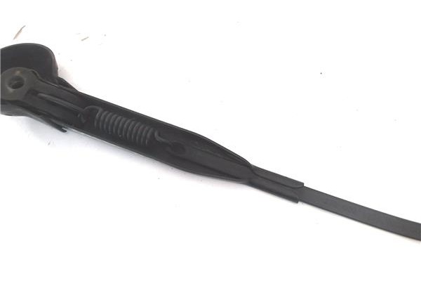 Recambio de brazo limpiaparabrisas delantero derecho para toyota yaris (ncp1/nlp1/scp1) 1.4 d-4d referencia OEM IAM 2320001395  