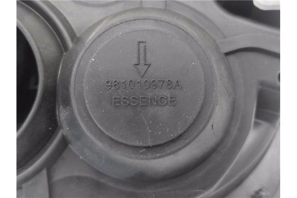 Recambio de tapa exterior combustible para peugeot 3008 1.6 pure tech referencia OEM IAM 981010968A 981010978A 