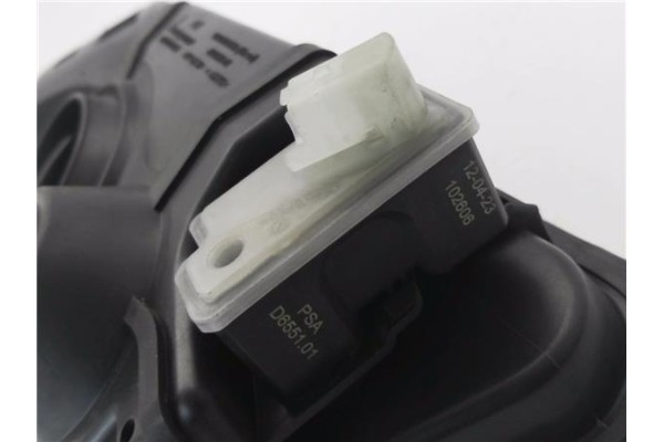 Recambio de tapa exterior combustible para peugeot 3008 1.6 pure tech referencia OEM IAM 981010968A 981010978A 