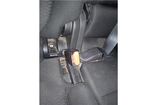 Recambio de anclaje cinturon trasero central para land rover discovery sport 2.0 basis fwd referencia OEM IAM LR061312  