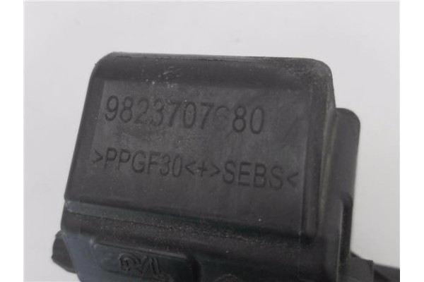 Recambio de tapa exterior combustible para peugeot 3008 1.6 pure tech referencia OEM IAM 9823707680  